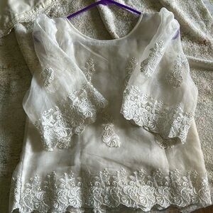 HANDMADE LACE BLIUSE AND TRIANGULAR WRAP.